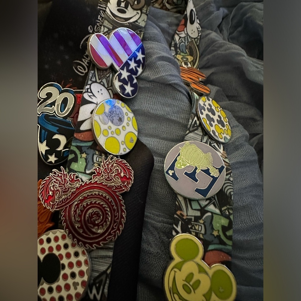 Disney Laynards with pins ~ Great reseller bundle!! - Picture 7 of 8